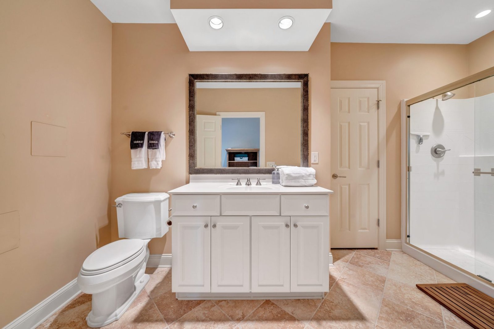 Lower Level: Full Bath with Shower