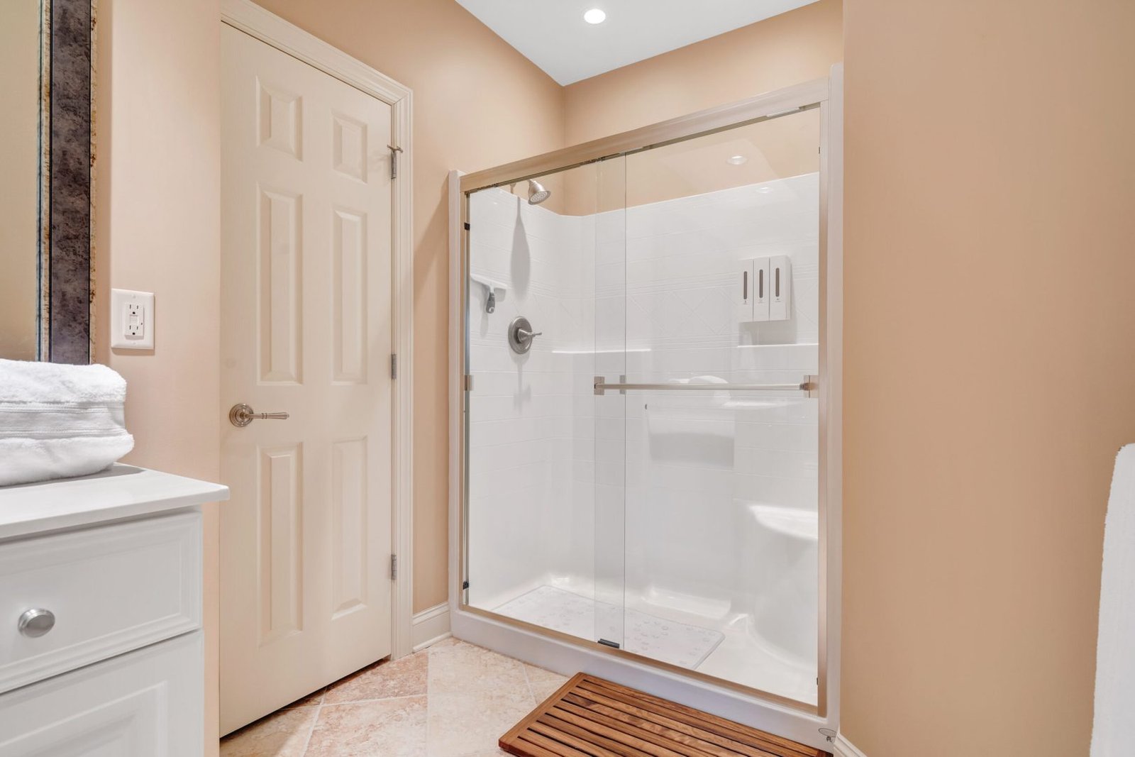 Lower Level: Full Bath with Shower