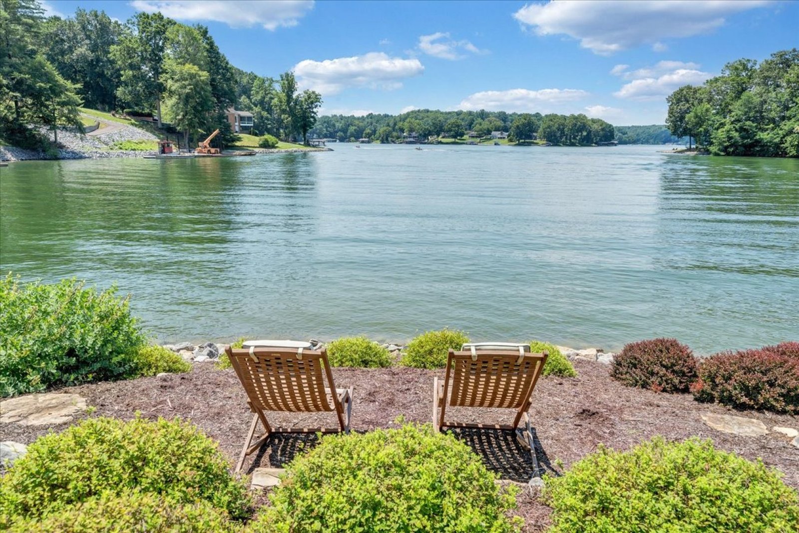 Front row seats to the lake